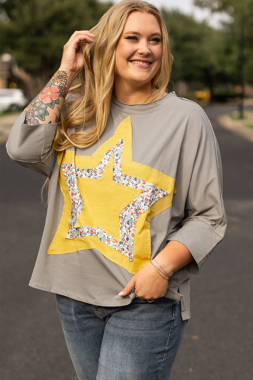 Grey Floral Star Patched Pattern 3/4 Sleeve Plus Size Top