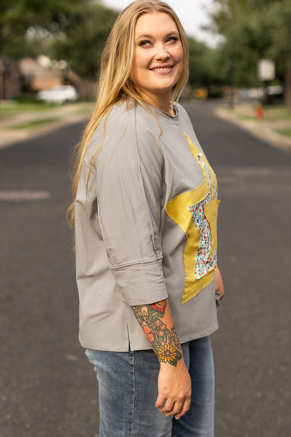 Grey Floral Star Patched Pattern 3/4 Sleeve Plus Size Top