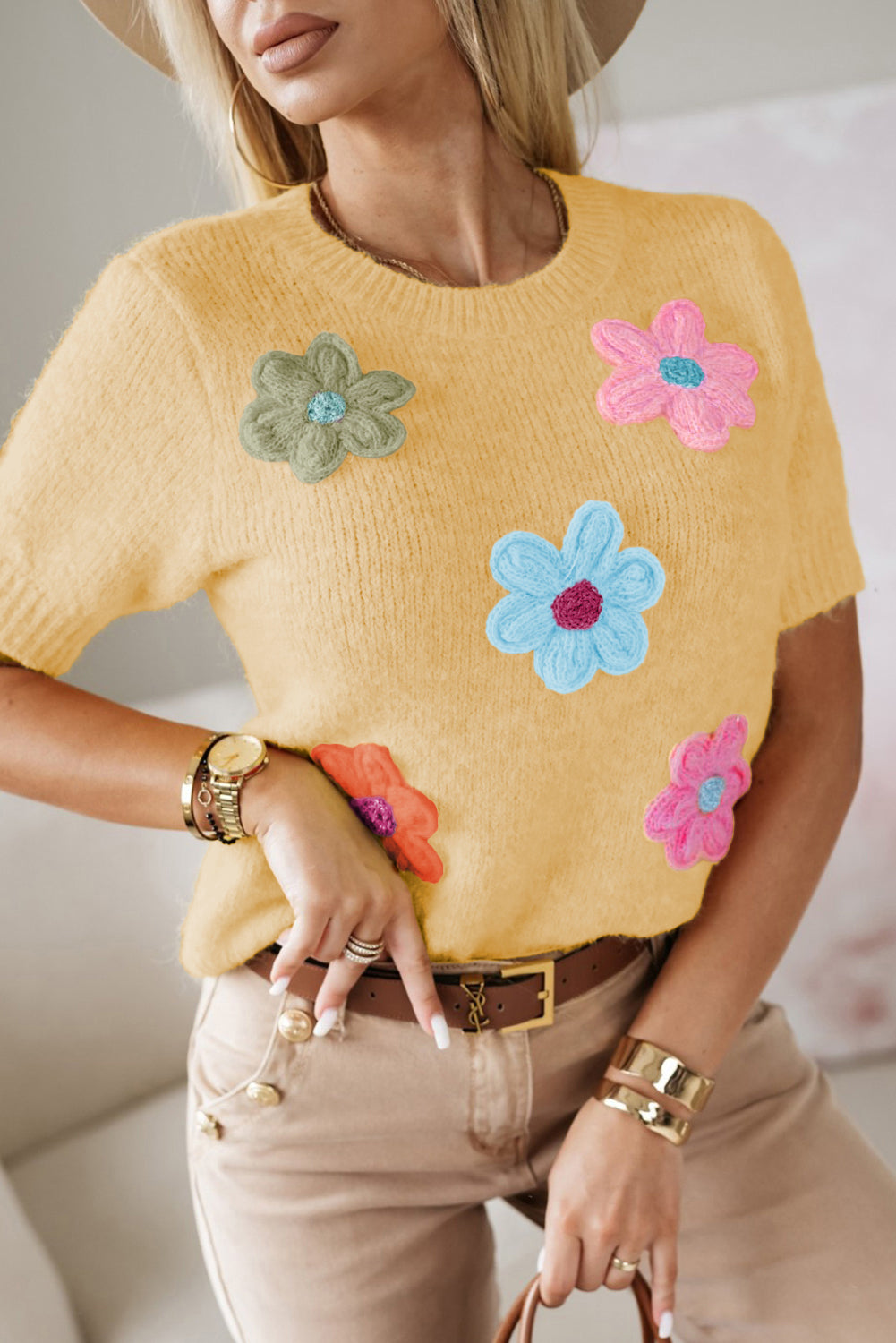 White Cute Flower Applique Short Sleeve Sweater